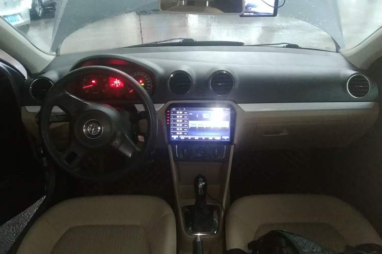 Used Volkswagen Jetta 2013 1.6L Automatic Comfort Model Center Console