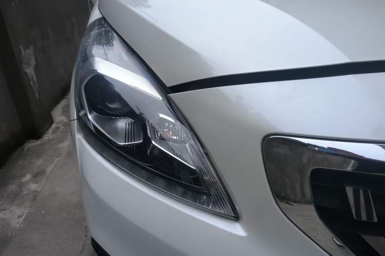 Used Peugeot 3008 2018 2.0L Automatic Trend Edition Right Front Headlight