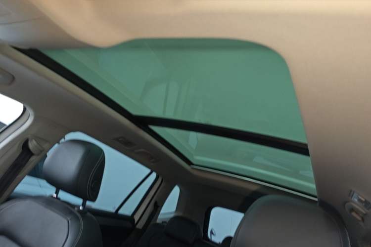 Used Volkswagen Tiguan L 2020 330TSI Automatic Two-Wheel Drive Panoramic Comfort Edition China VI Standard
