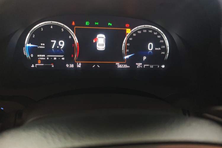 Used Toyota Camry 2021 2.5S Fēngshàng Edition Odometer Close Up