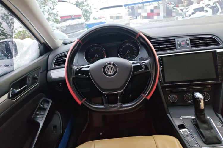 Used Volkswagen Lamando 2015 230TSI DSG Fashion Edition
