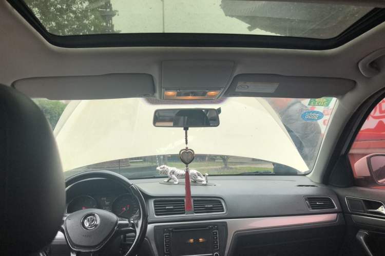 Used Volkswagen Lavida 2015 1.6L Manual Comfort Edition
