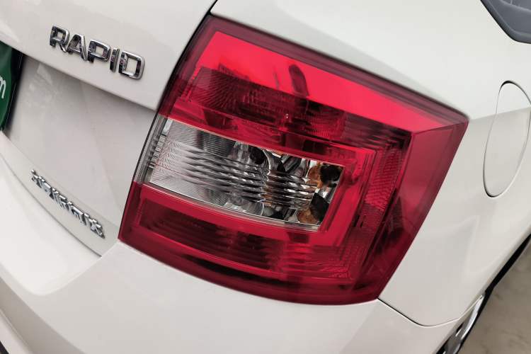 Used Skoda Rapid Spaceback 2016 Revised Version 1.6L Automatic Front-Drive Edition Right Rear Taillight