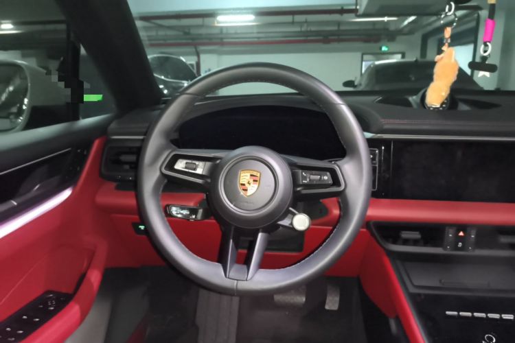 Used Porsche Macan 2024 Macan Long Range Edition Steering Wheel