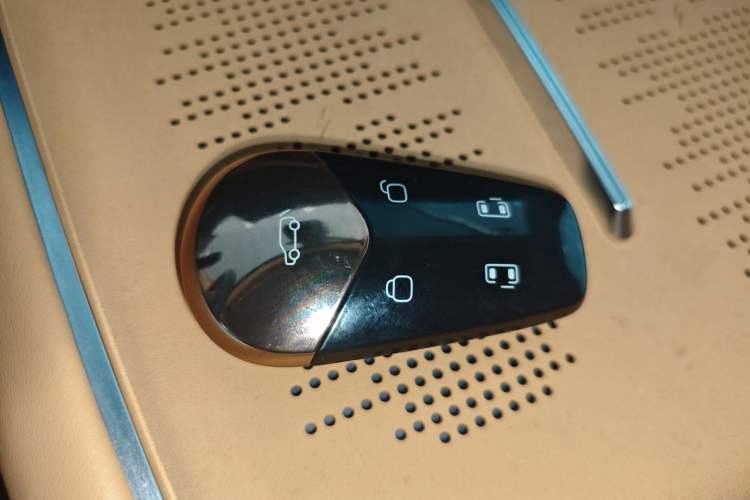 Used VOYAH Dream 2025 PHEV Four-Wheel-Drive Flagship Kunpeng Edition
