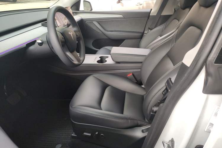 Used Tesla Model Y 2023 Long-Range All-Wheel-Drive Version
