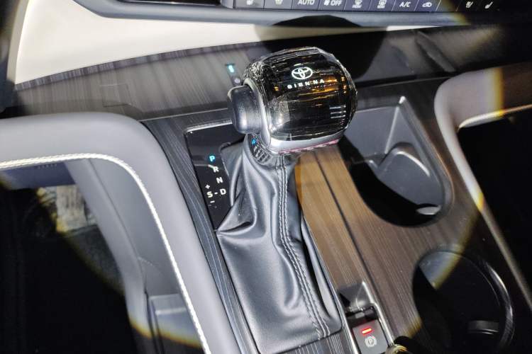 Used Toyota SIENNA 2023 2.5L Hybrid Comfort Edition