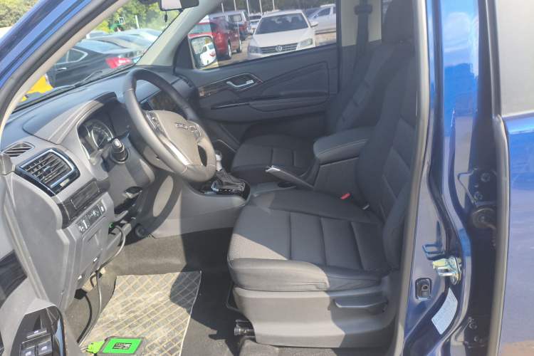 Used Isuzu D-MAX 2020 1.9T Two-Wheel Drive Automatic Comfort Edition China VI Standard RZ4E Hi-Power