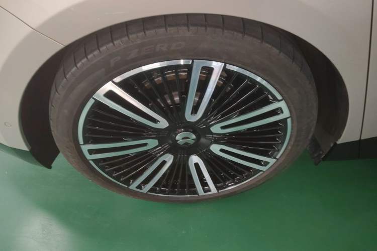 Used Nio ET9 2025 100kWh Signature Edition Right Rear Wheel Hub