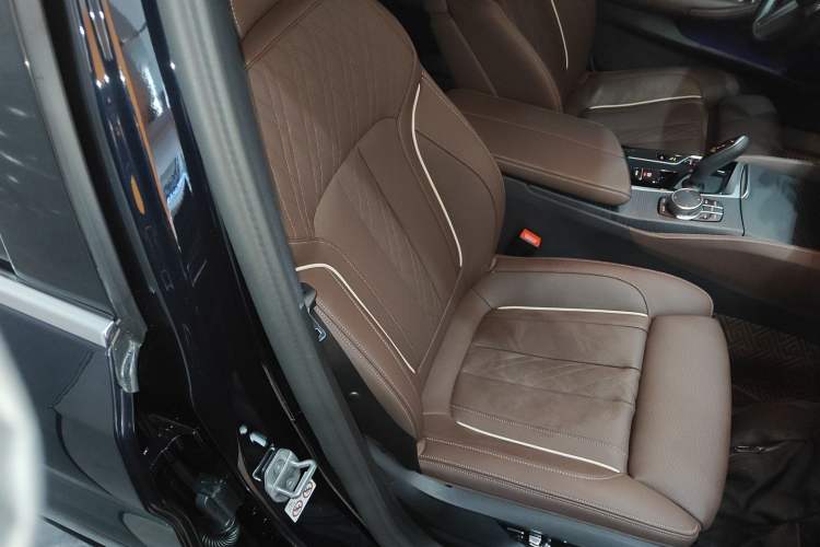 Used BMW 5 Series 2023 530Li Luxury Edition M Sport Package
