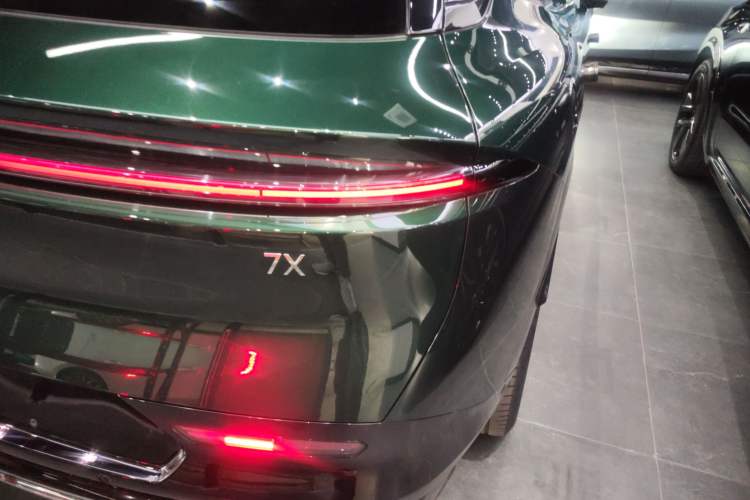 Used Zeekr 7X 2025 100 kWh Long-Range Rear-Wheel Drive with Intelligent Driving Features