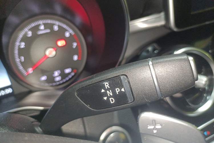 Used Mercedes-Benz C-Class 2018 C 200 Sport Edition Gear Lever