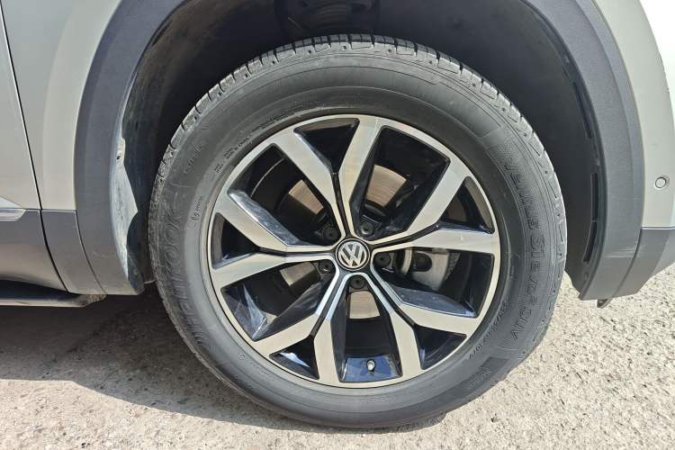 Used Volkswagen Teramont 2019 380TSI Four-Wheel Drive Luxury Version China V Standard Right Front Wheel Hub