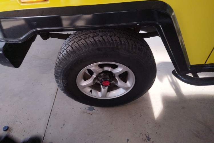 Used BAW Zhanqi 2010 2.0L CK Left Front Wheel Hub