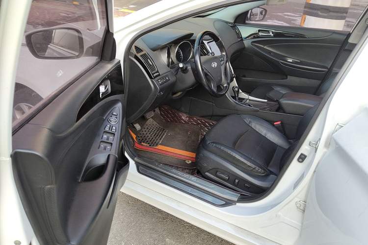 Used Hyundai Sonata 2014 2.4L Automatic Luxury Version China IV Standard