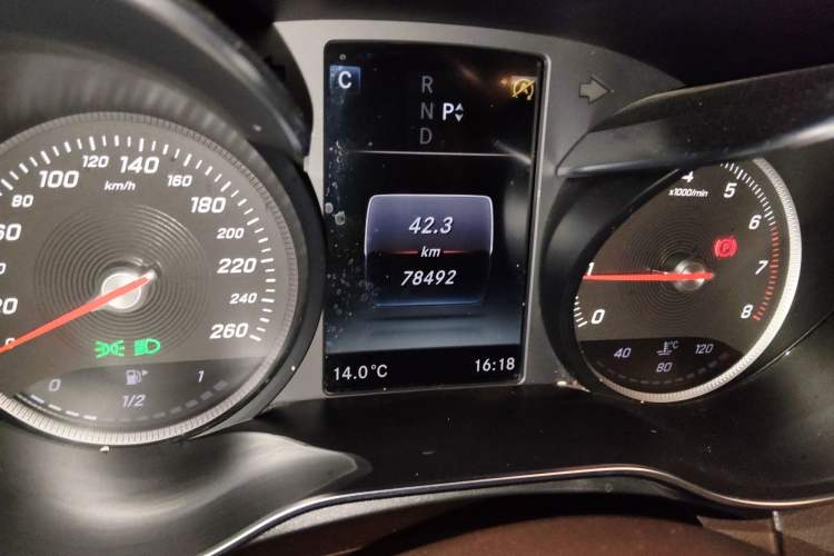 Used Mercedes-Benz GLC 2018 GLC 260 4MATIC Luxury Model
