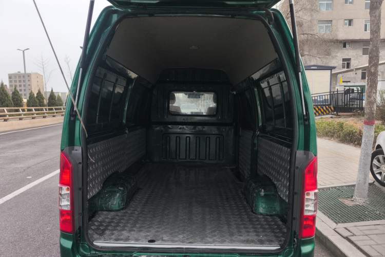 Used Foton Scenic G7 2022 2.4L Gasoline Commercial Version Short Wheelbase High-Roof Van 2 Seats Model 4K22D4M Trunk