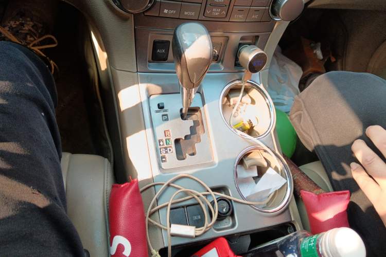 Used Toyota Highlander 2012 2.7L Two-Wheel Drive 7-Seater Luxury Navigation Edition