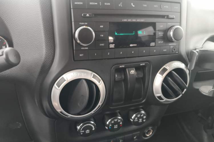 Used Jeep Wrangler 2013 3.6L Sahara two-door model Audio And AC Panel