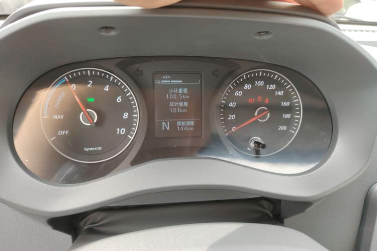 Used Wuling Yangguang 2024 300KM Comfort Version Passenger Van 75kW