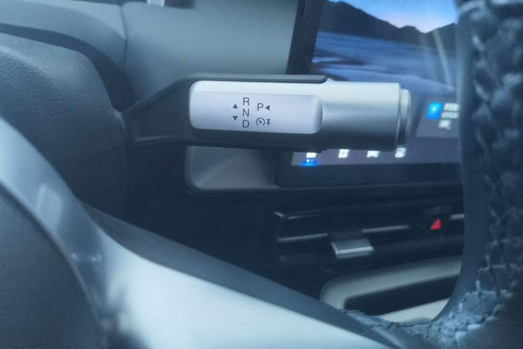 Used AION Y 2023 Younger Star Edition Gear Lever