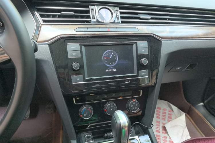 Used Volkswagen Magotan 2019 330TSI DSG Leading Model China VI Standard Audio And AC Panel