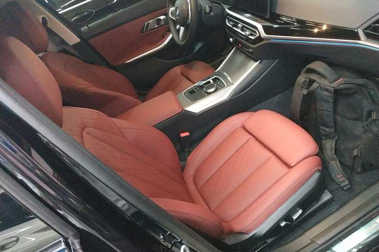 Used BMW i3 2024 eDrive 40 L Midnight Edition Right Front Seat