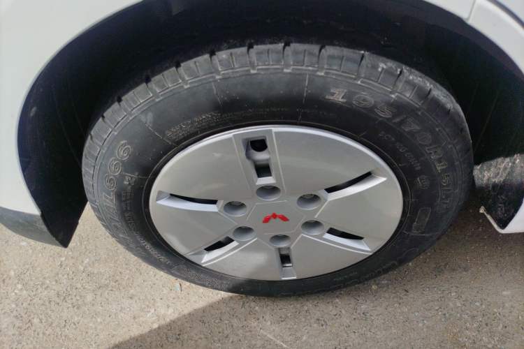 Used Wuling Yangguang 2024 300km Comfort Version with Sealed Windows 75kW
