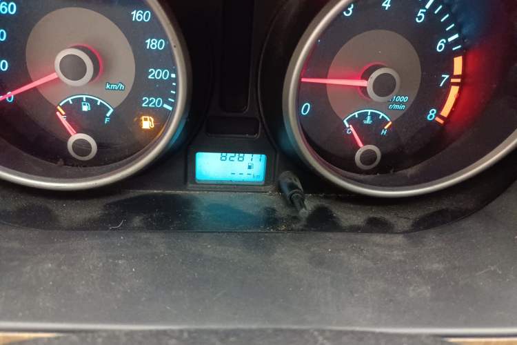 Used Buick Excelle 2015 1.5L Manual Classic Trim Odometer Close Up