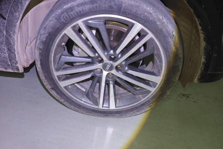 Used Audi Q5L 2020 Updated 40 TFSI Prestige Fashion Edition Right Front Wheel Hub