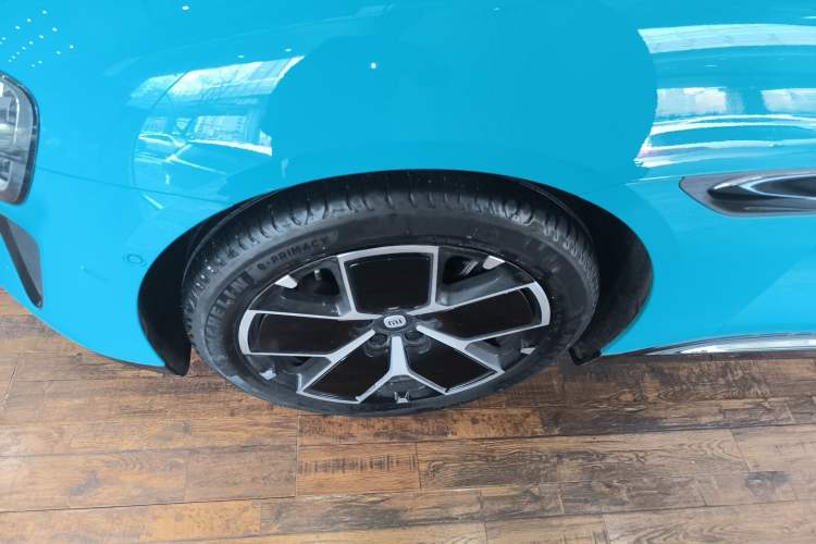 Used Xiaomi Auto SU7 2024 Rear-Drive Long-Range Intelligent Driving Version Left Front Wheel Hub