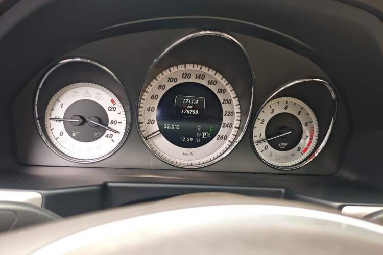 Used Mercedes-Benz GLK-Class 2013 GLK 300 4MATIC Dynamic Sunroof Model
