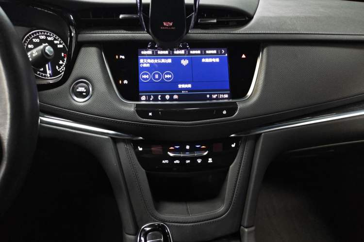 Used Cadillac XT5 2022 2.0T Two-Wheel Drive Luxury Version Audio And AC Panel