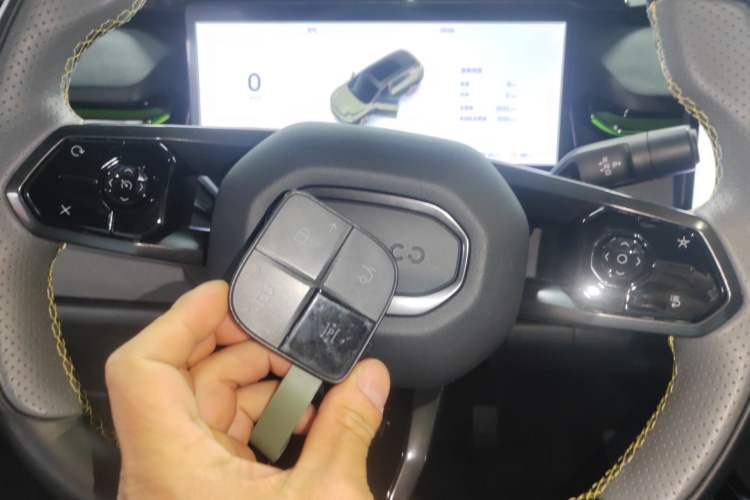 Used Lynk & Co 08 EM-P 2025 220 km All-Wheel-Drive Performance Halo
