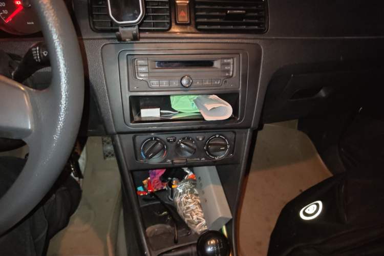 Used Volkswagen Santana 2013 1.4L Manual Fashion Edition Audio And AC Panel