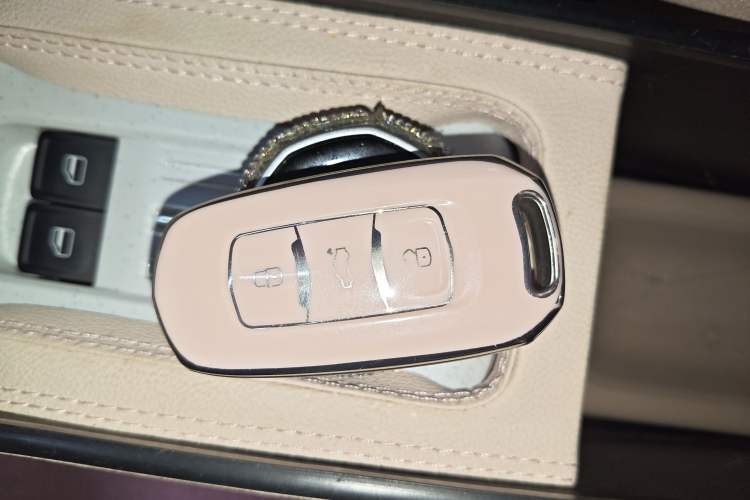 Used Geely Galaxy Panda 2024 Panda Mini 200km Endurance Bear
