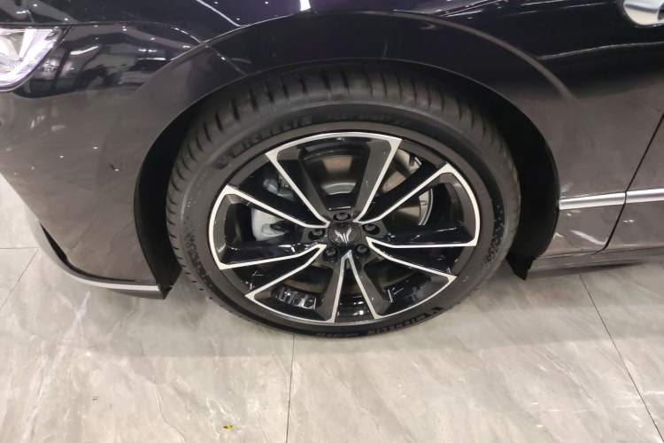 Used VOYAH PASSION 2024 PHEV Four-Wheel Drive Ultra-Long Range Flagship Model
