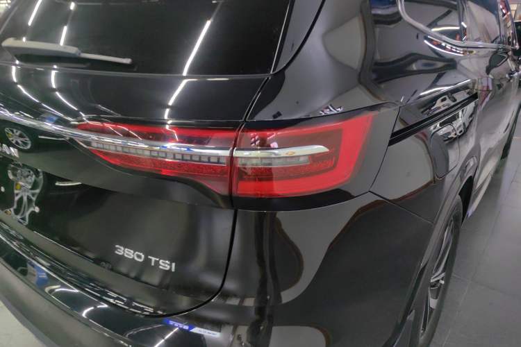 Used Volkswagen Viloran 2022 380TSI Luxury Edition
