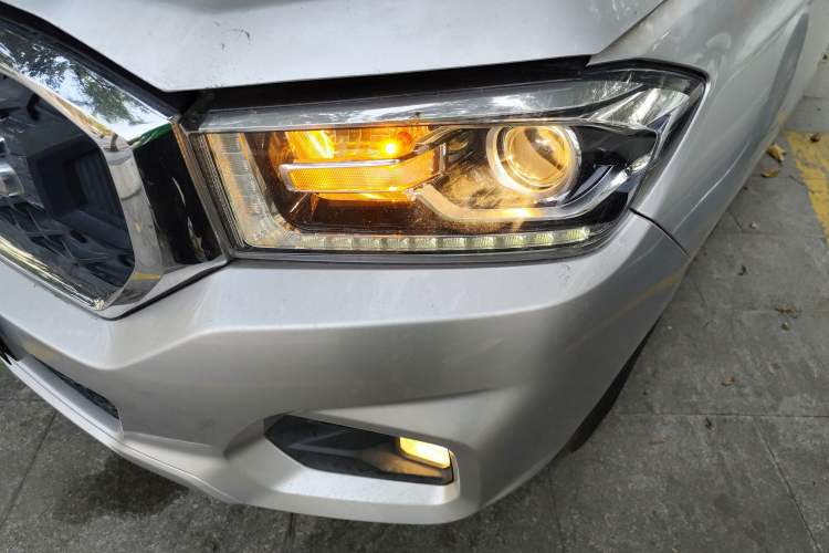 Used SAIC MAXUS T70 2020 2.0T Gasoline Automatic 4x4 Comfort Edition Standard Box with High Ground Clearance