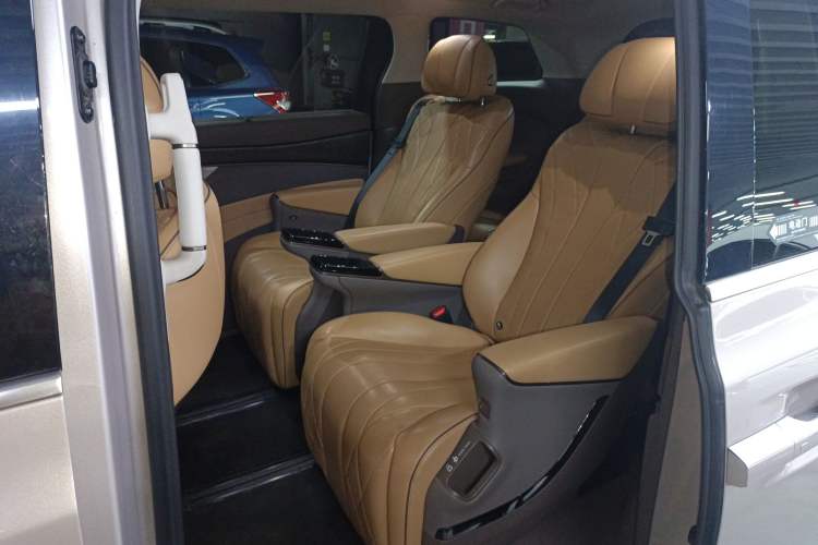 Used Denza D9 2022 EV 620 Prestige Model
