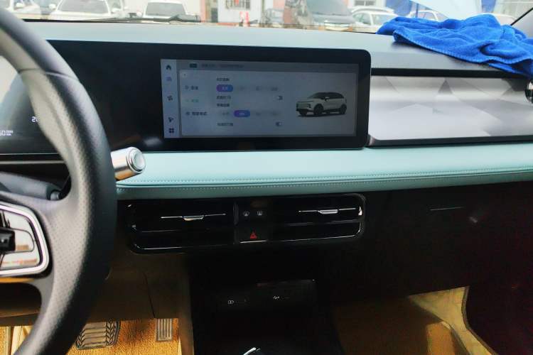 Used Geometry E Firefly 2024 301km Starlight Audio And AC Panel