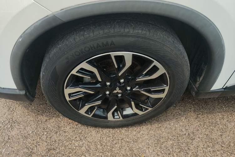 Used Mitsubishi Outlander 2019 2.4L 4x4 Zhi Xiang Edition 7 Seats China VI Standard Left Front Wheel Hub