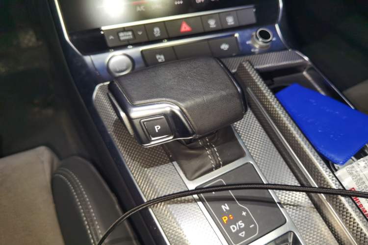 Used Audi A6L 2019 40 TFSI Luxury Dynamic Model Gear Lever