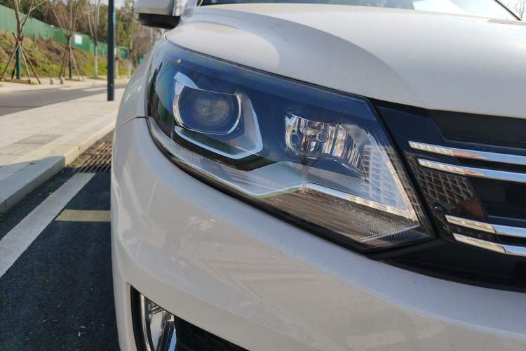 Used Volkswagen Tiguan 2017 300TSI Automatic Two-Wheel Drive Silk Road Luxury Edition Right Front Headlight