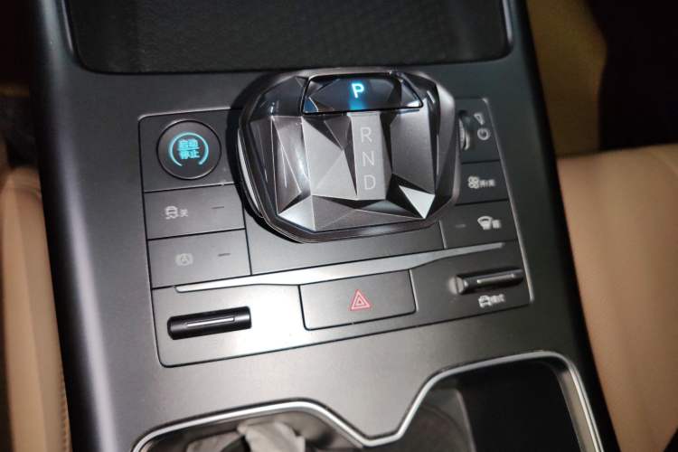 Used BYD Song Pro New Energy 2025 Second-Generation DM-i 75KM Leading Edition Gear Lever