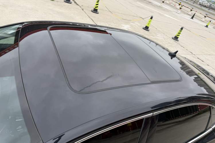 Used Volkswagen Passat 2020 330TSI Elite Edition China VI Roof