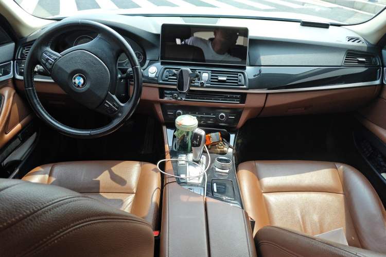 Used BMW 5 Series 2014 520Li Elegant Model Center Console
