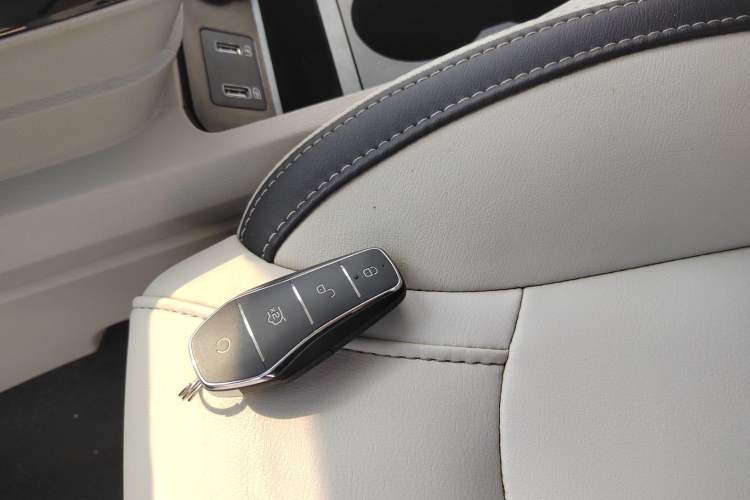 Used BYD Yuan Pro 2021 401 km Luxury Version Interior 1