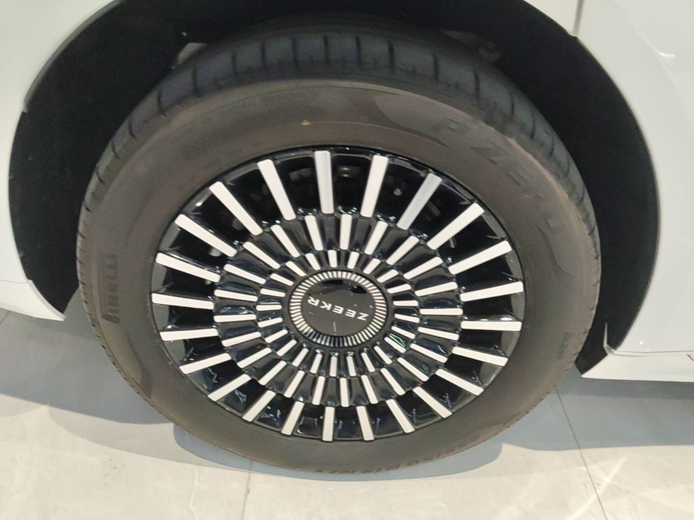 Zeekr 009 2024 Six-Seat Executive Version 4WD 108 kWh — снимка 11