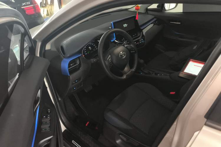 Used Toyota C-HR 2023 2.0L Smart Electric Hybrid Dual-Engine Comfort Version